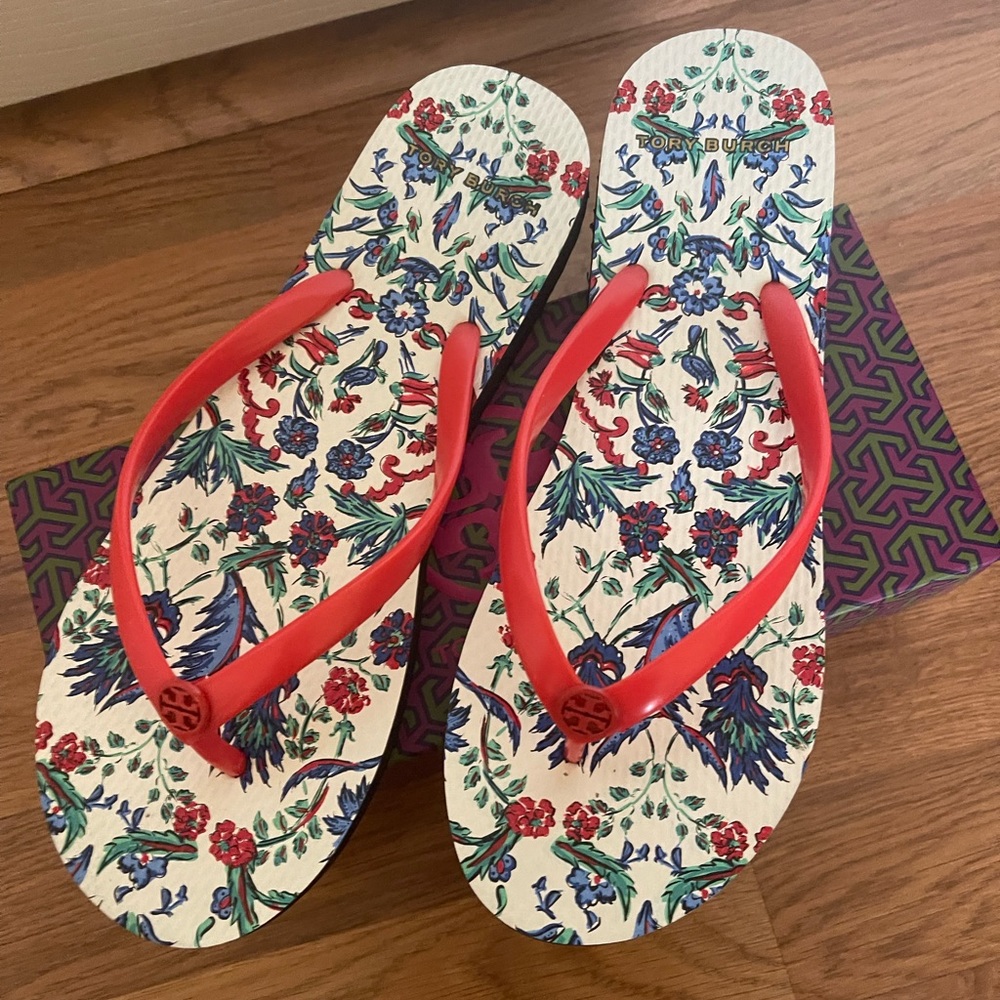 New with box! Tory Burch flip flops.